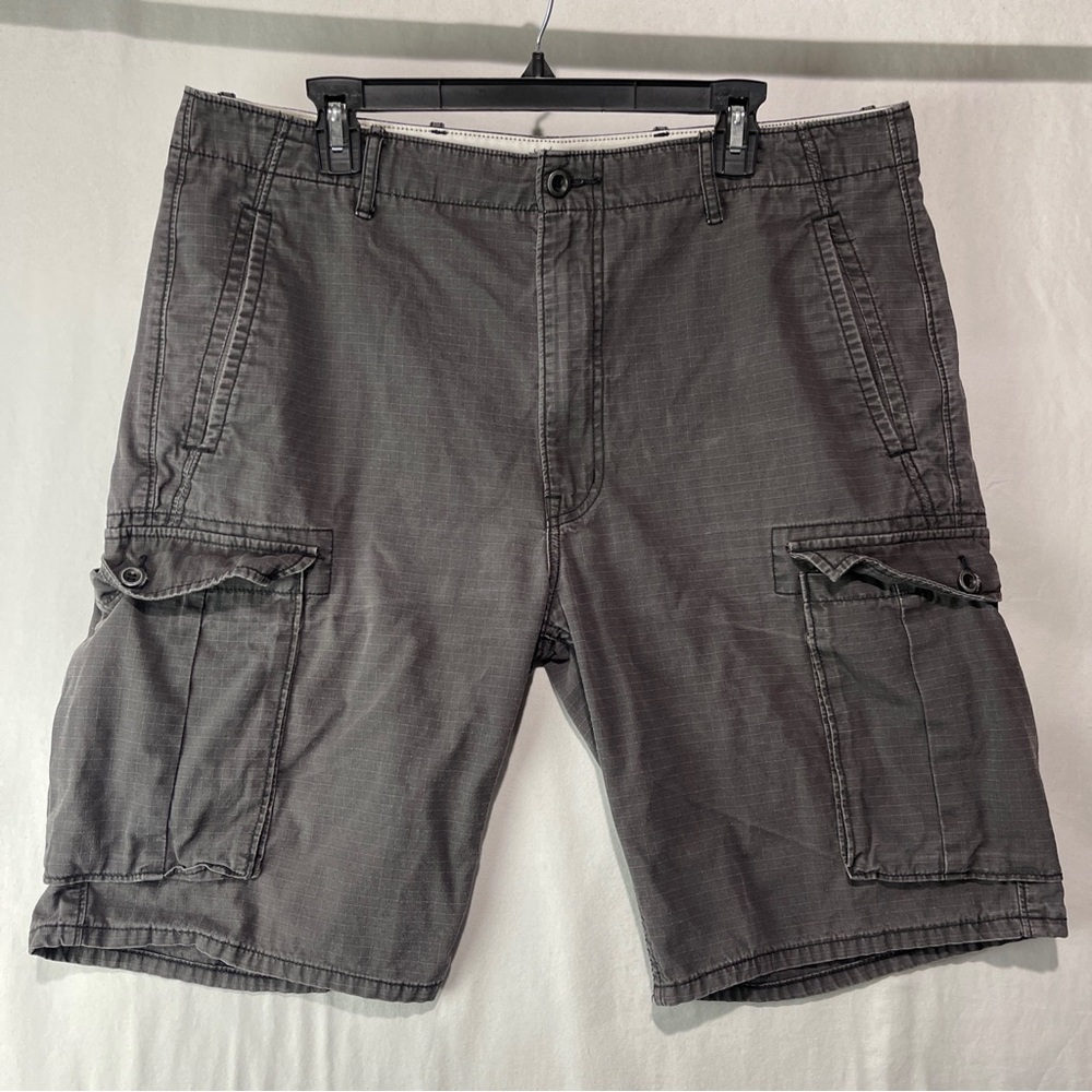 Levi’s Cargo I Shorts White Tab Relaxed Fit Below The Knee Gray Size 36 Worn Zip